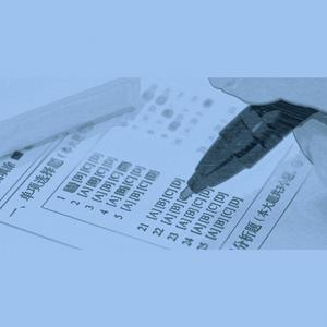 公交车被多人伦㢨吃
